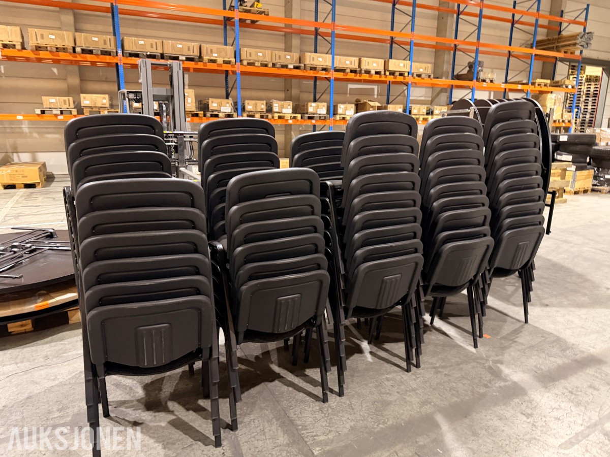 79 konferansestoler & 11 runde bankettbord med bordtralle