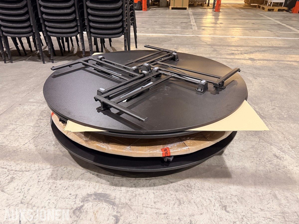 79 konferansestoler & 11 runde bankettbord med bordtralle