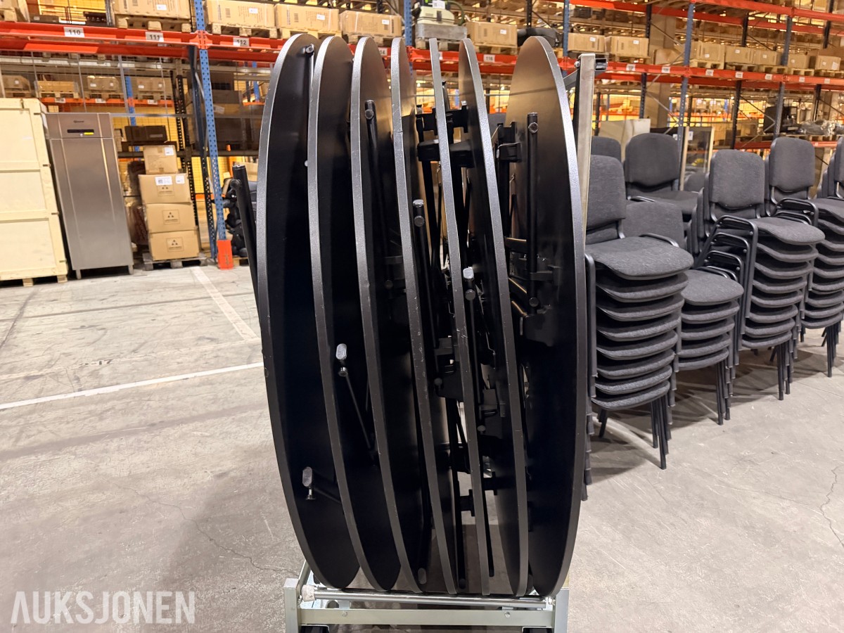 79 konferansestoler & 11 runde bankettbord med bordtralle