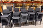 79 konferansestoler & 11 runde bankettbord med bordtralle
