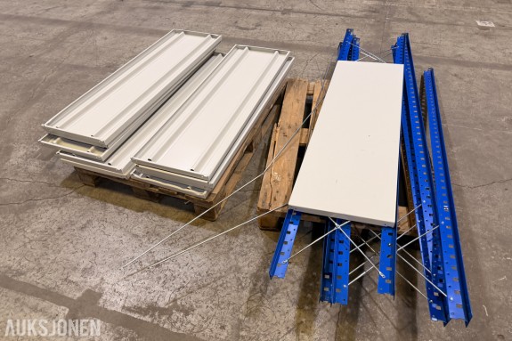 Reol med 10 plater fra AJ Produkter