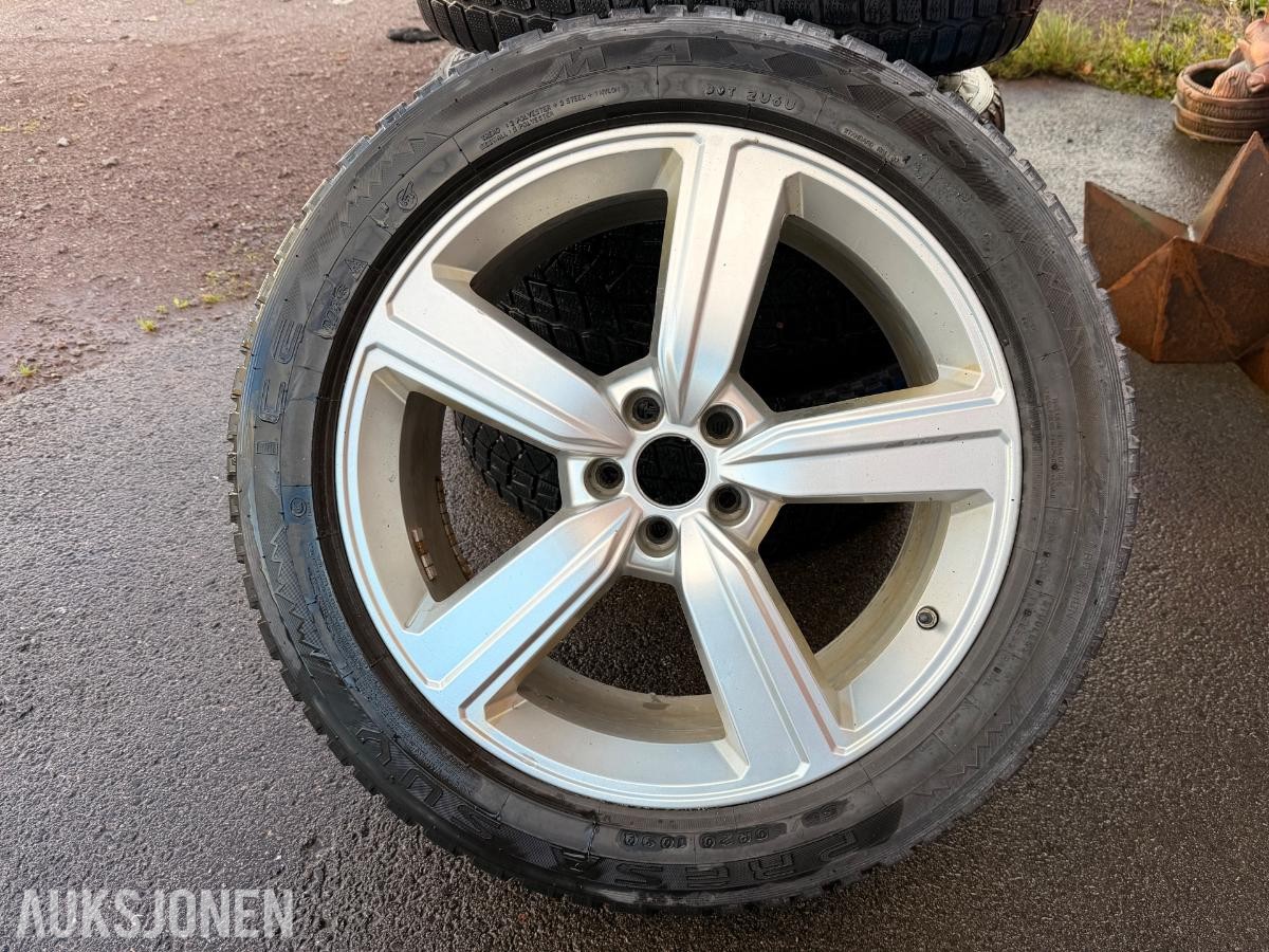 4x Piggfrie vinterdekk til Audi E-Tron 255/50R20 109Q