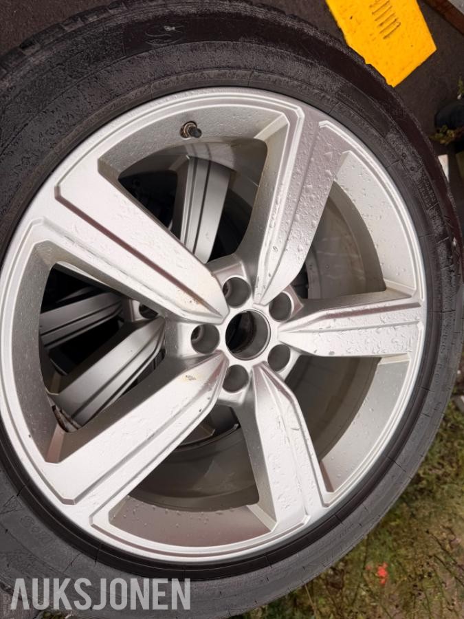 4x Piggfrie vinterdekk til Audi E-Tron 255/50R20 109Q