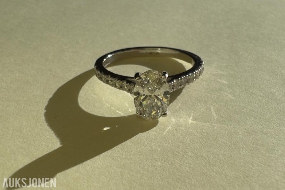 1.48 ct Total Caratvekt Oval Cut Diamantring (D / VS1) – IGI-Sertifisert  - 14K Hvitt Gull