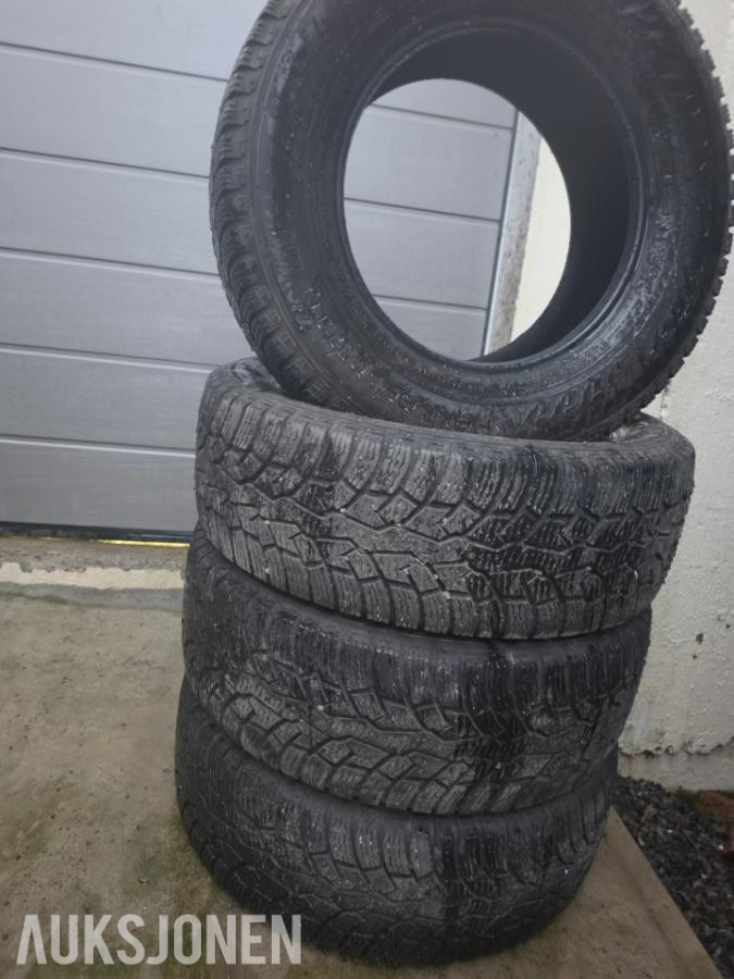 2025 Nokian Hakkapeliitta 235/65R16C vinterdekk