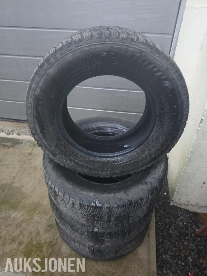 2025 Nokian Hakkapeliitta 235/65R16C vinterdekk