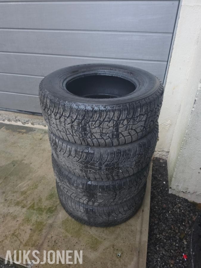 2025 Nokian Hakkapeliitta 235/65R16C vinterdekk