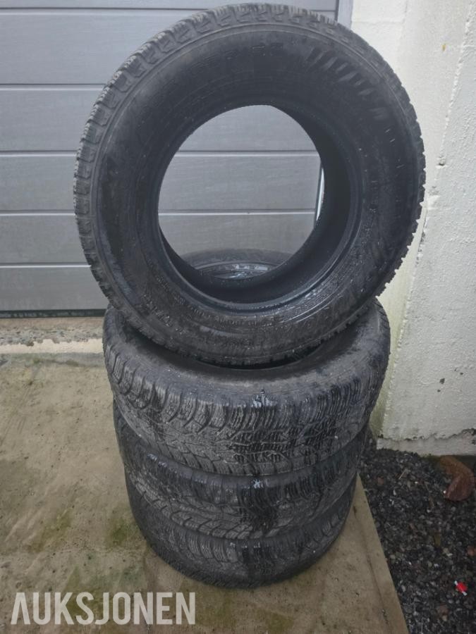 2025 Nokian Hakkapeliitta 235/65R16C vinterdekk