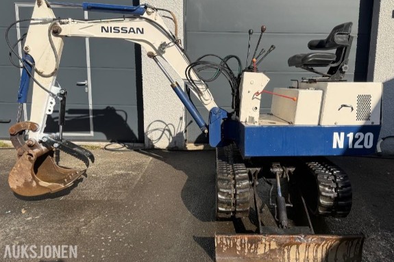 1990 Minigraver - Nissan N120
