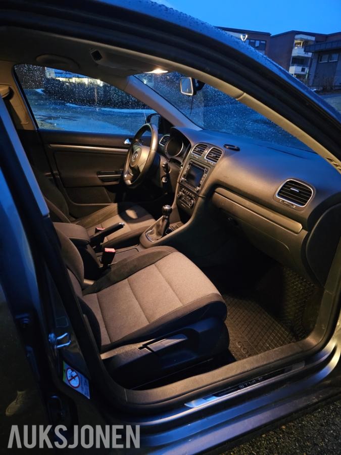 2012 Volkswagen Golf 1.6 TDI 105HK Cruisekontroll, Webasto, Hengerfeste