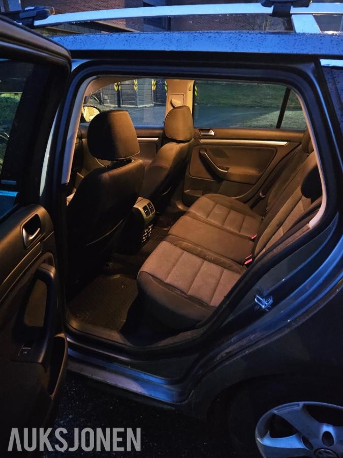 2012 Volkswagen Golf 1.6 TDI 105HK Cruisekontroll, Webasto, Hengerfeste