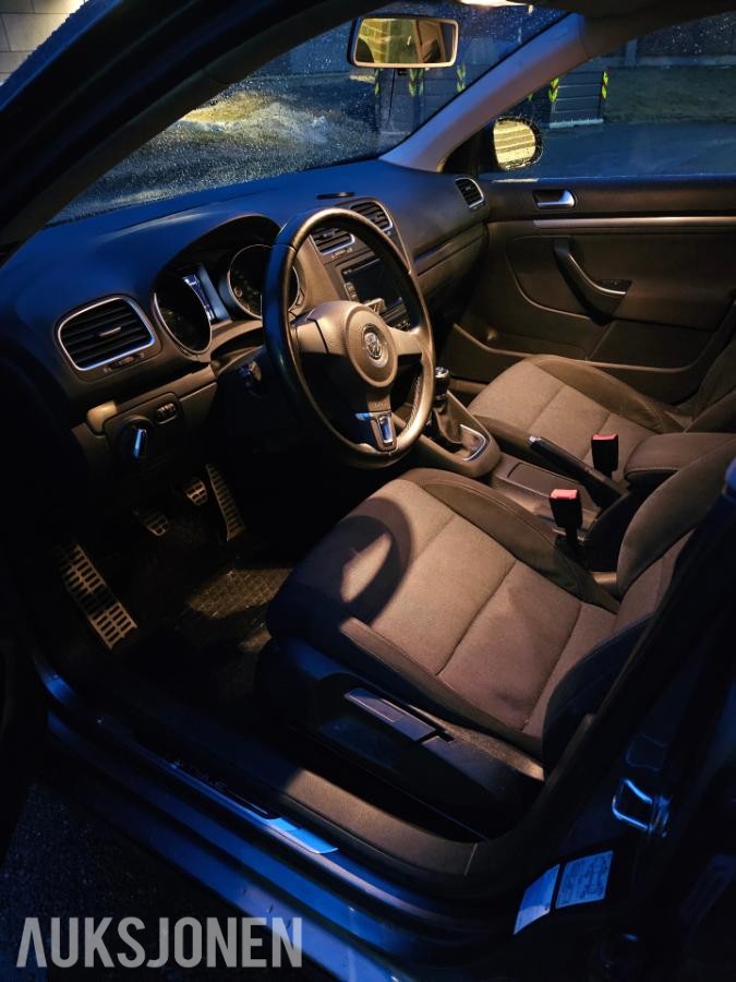 2012 Volkswagen Golf 1.6 TDI 105HK Cruisekontroll, Webasto, Hengerfeste
