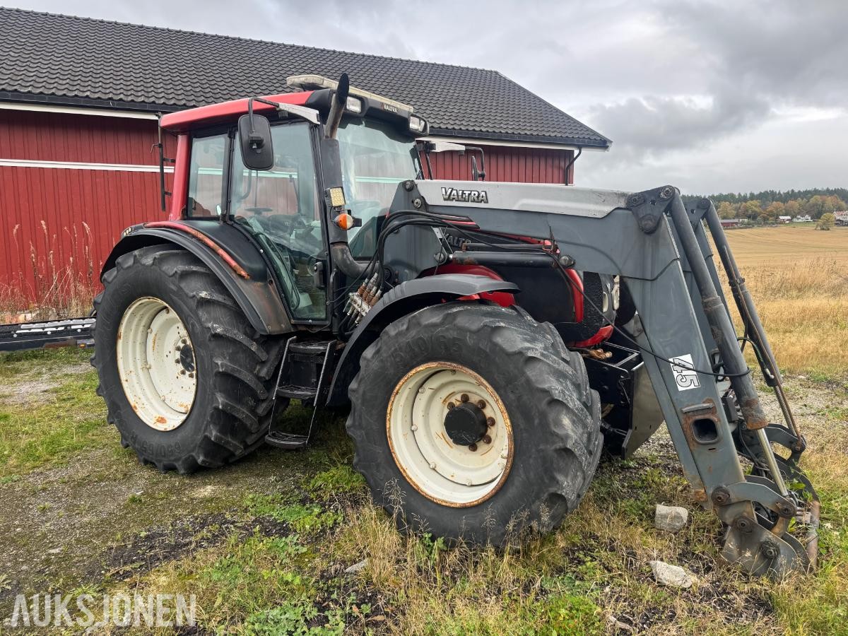 2007 Valtra N121 med vendbar førerplass.