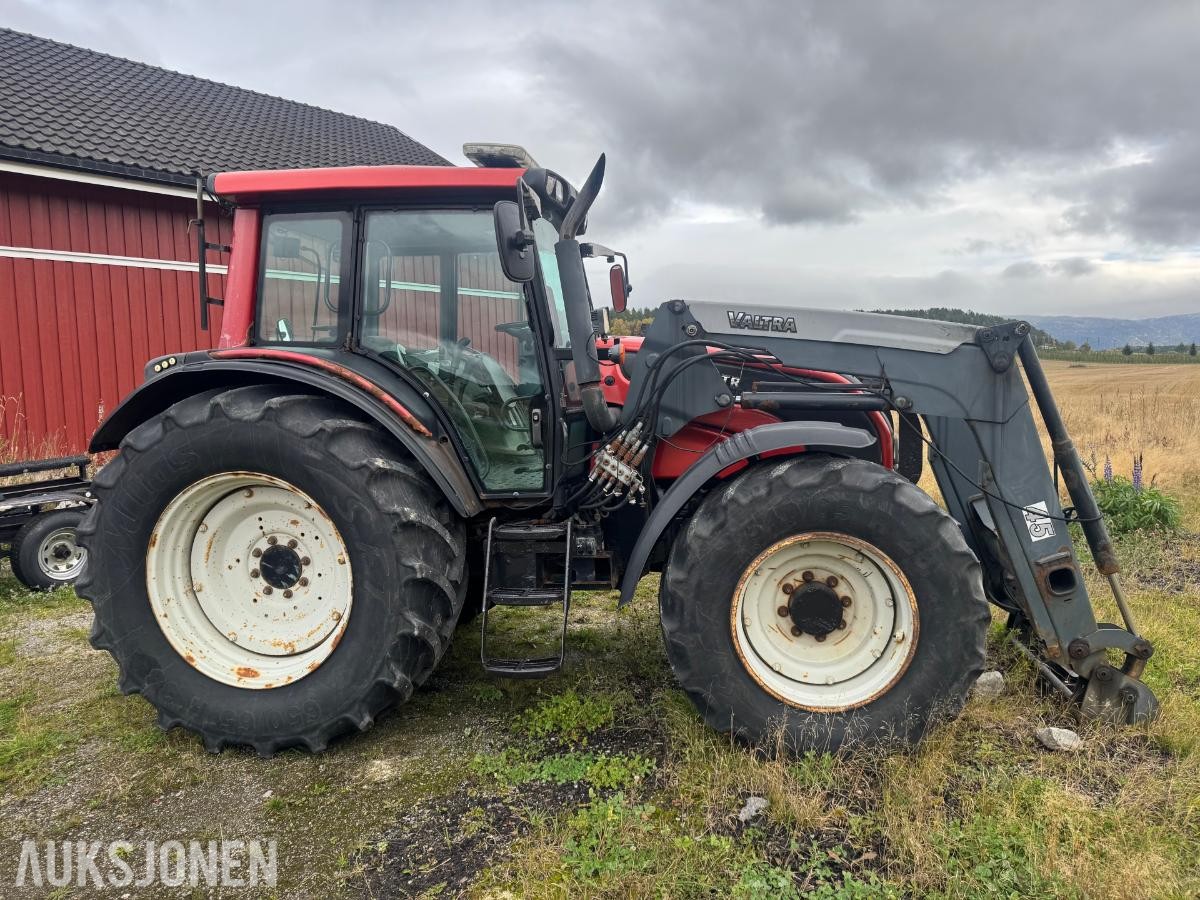 2007 Valtra N121 med vendbar førerplass.