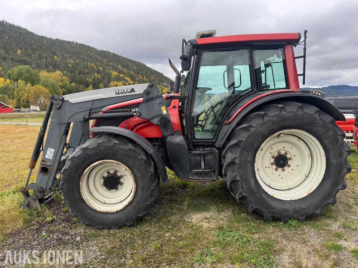 2007 Valtra N121 med vendbar førerplass.