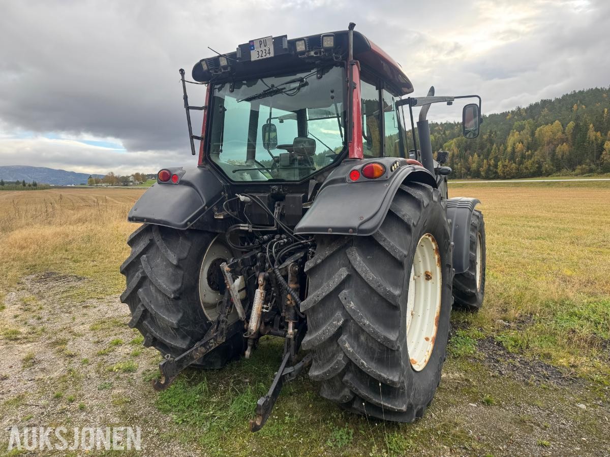 2007 Valtra N121 med vendbar førerplass.