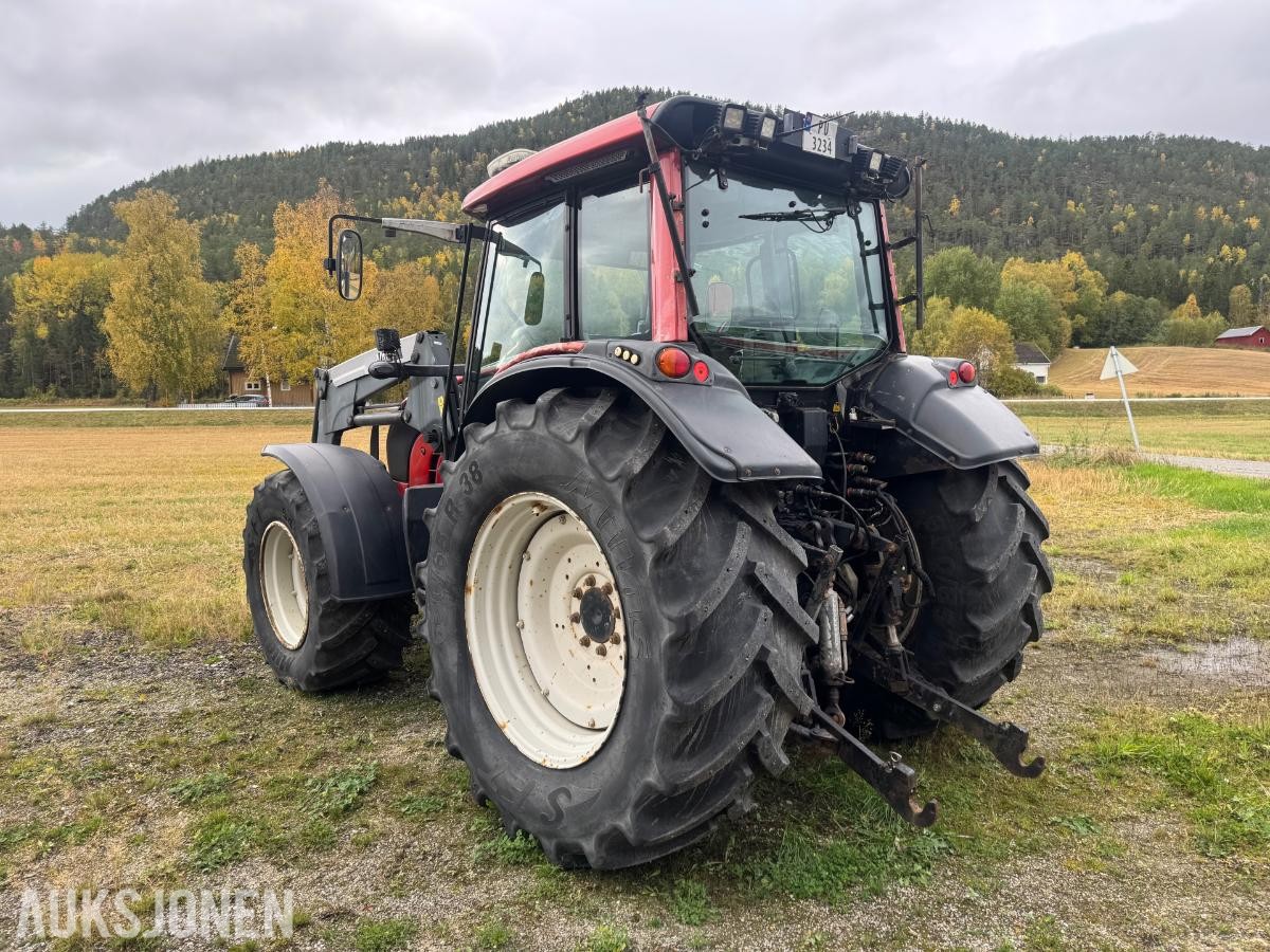2007 Valtra N121 med vendbar førerplass.