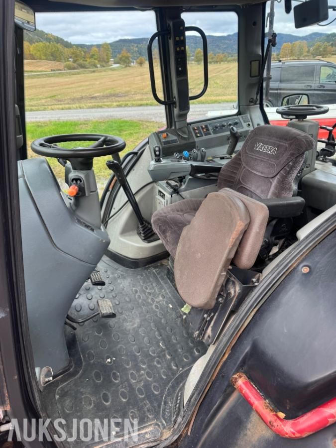 2007 Valtra N121 med vendbar førerplass.