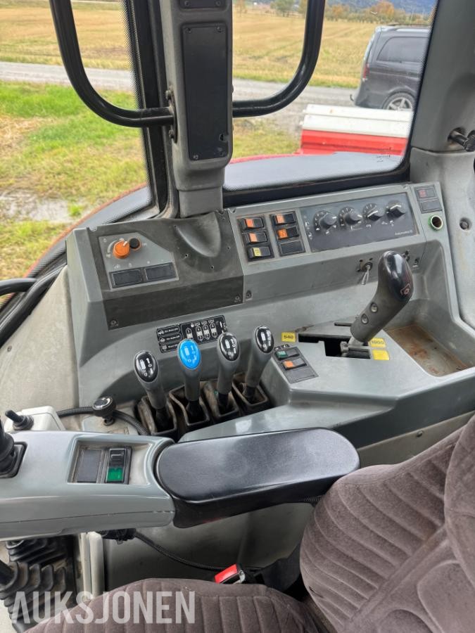 2007 Valtra N121 med vendbar førerplass.