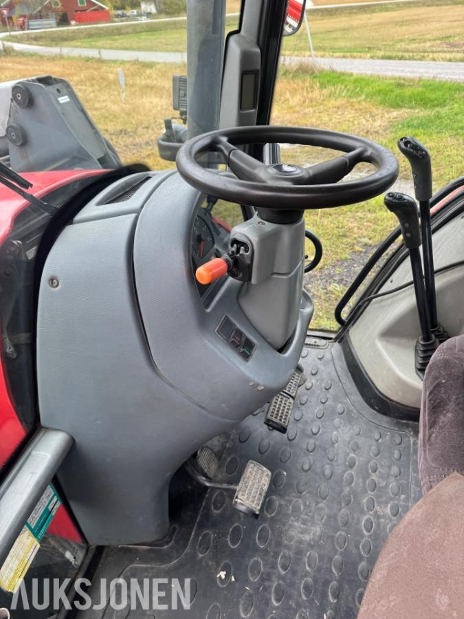 2007 Valtra N121 med vendbar førerplass.