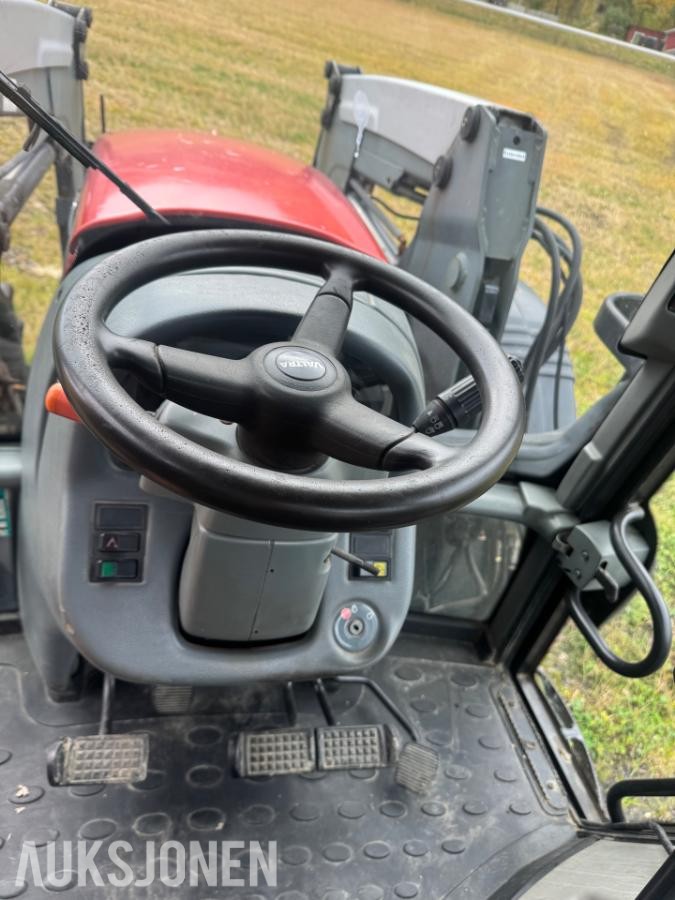 2007 Valtra N121 med vendbar førerplass.