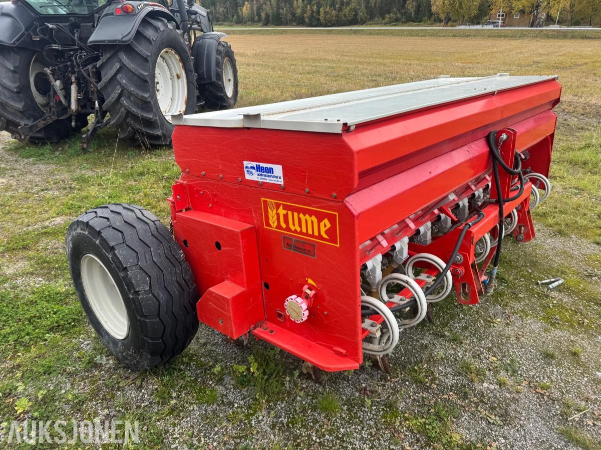 1900 Tume HKL 2500 såmaskin