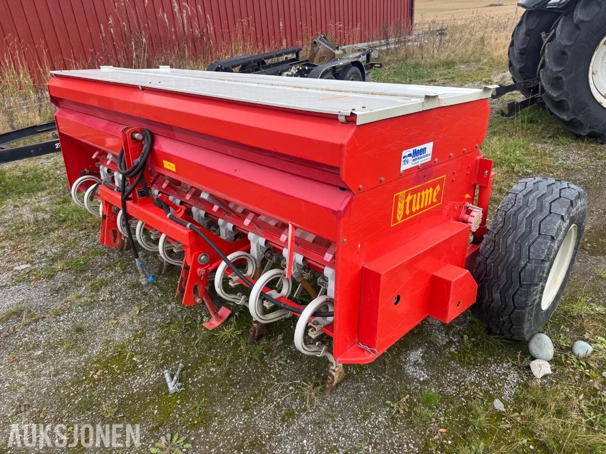 1900 Tume HKL 2500 såmaskin