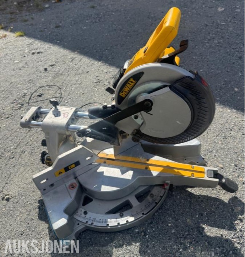 DEWALT DW017 KAPP- OG GJÆRSAG PÅ BATTERI