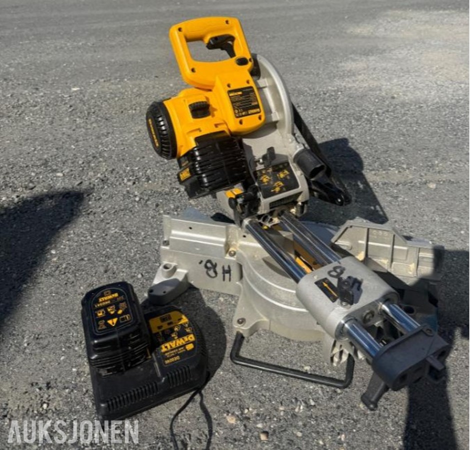 DEWALT DW017 KAPP- OG GJÆRSAG PÅ BATTERI