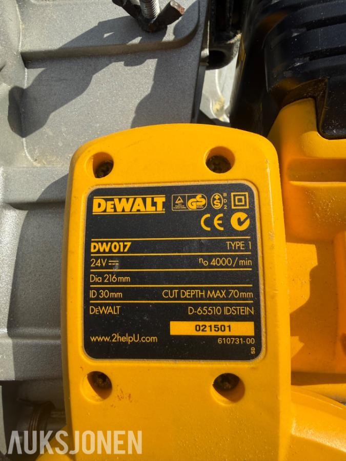 DEWALT DW017 KAPP- OG GJÆRSAG PÅ BATTERI