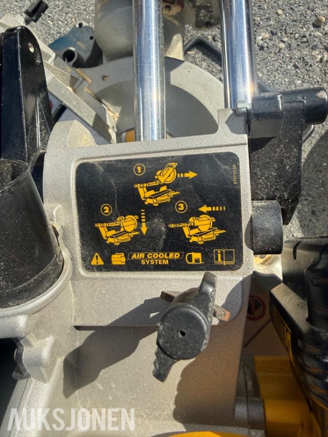 DEWALT DW017 KAPP- OG GJÆRSAG PÅ BATTERI