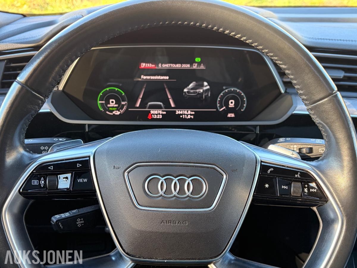 2021 Audi e-tron 55 quattro Panorama soltak, Nightvision, Hengerfeste, B&O