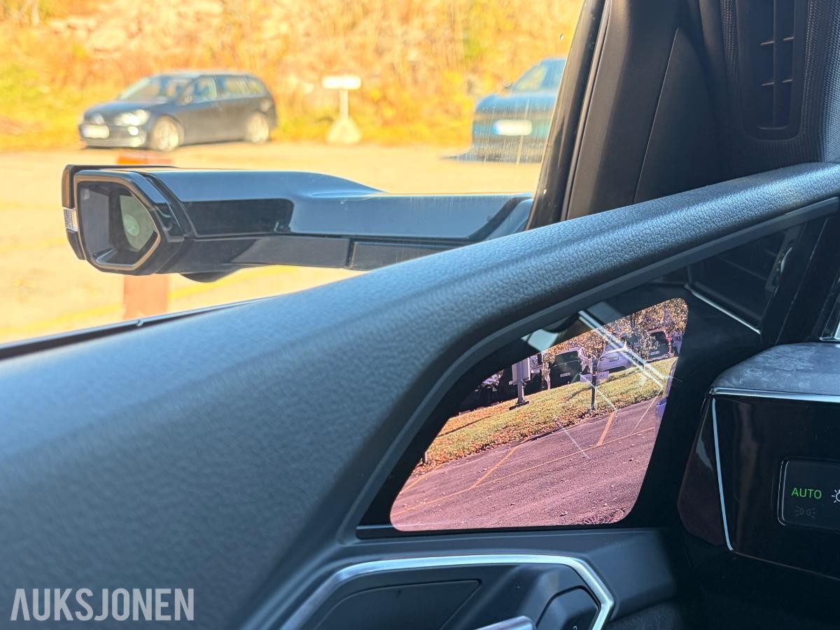 2021 Audi e-tron 55 quattro Panorama soltak, Nightvision, Hengerfeste, B&O