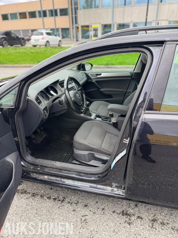2015 VOLKSWAGEN GOLF 1.6 TDI 110HK STASJONSVOGN EU-OK 11.27