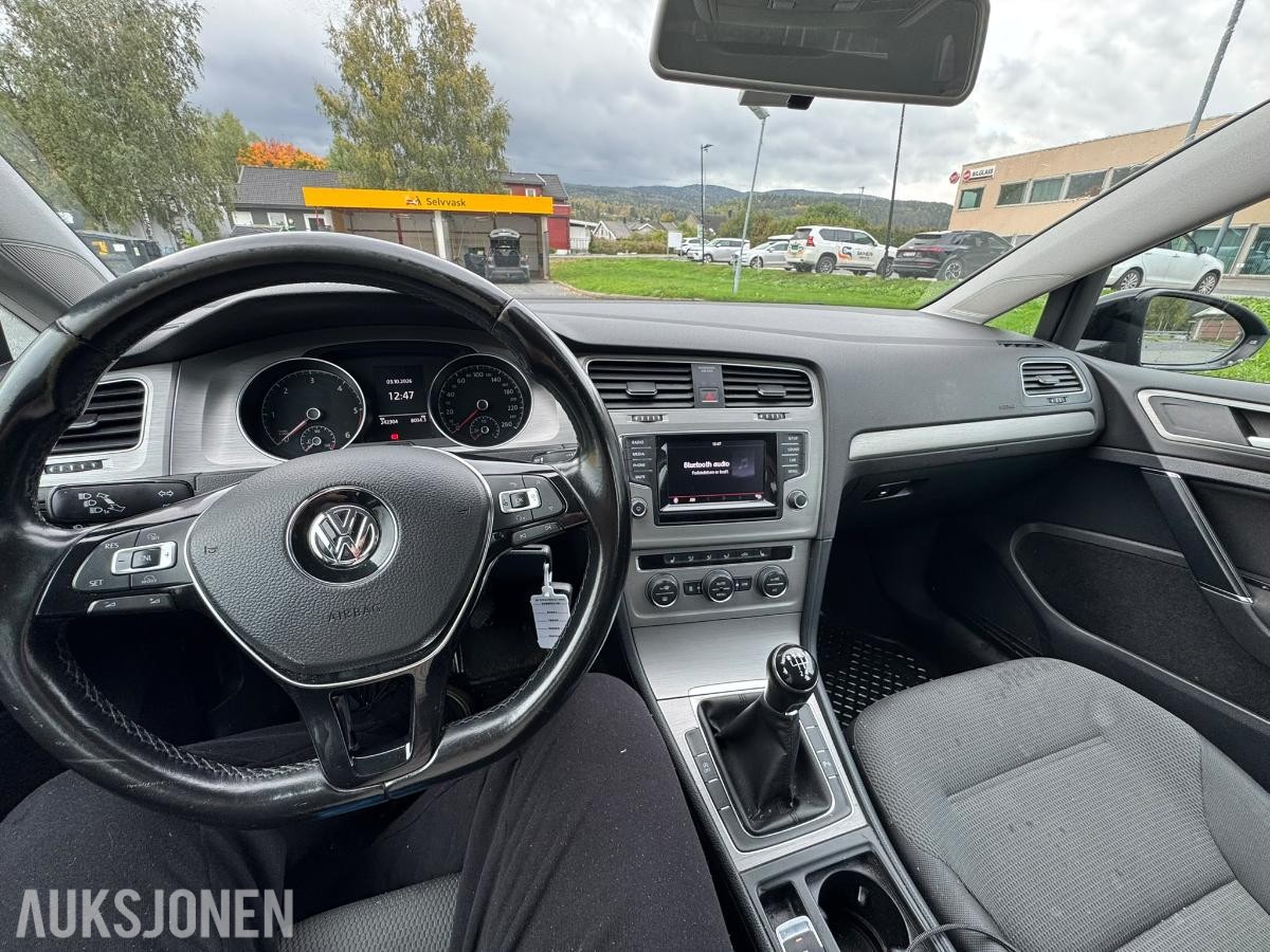 2015 VOLKSWAGEN GOLF 1.6 TDI 110HK STASJONSVOGN EU-OK 11.27