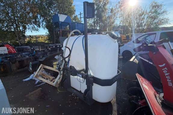 2019 VAMA EHK1500L vanntank - 1500 liter - Dynaset hydraulisk høytrykkspumpe - dysebom med Trima Q1-FIT feste - trepunktfeste 