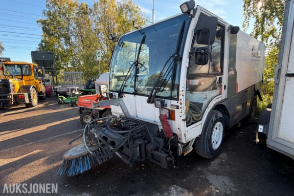 2009 Aebi MFH5000 feiemaskin - 10 000 kg totalvekt - to sidebørster - sugemunnstykke - slangetrommel med spylelanse