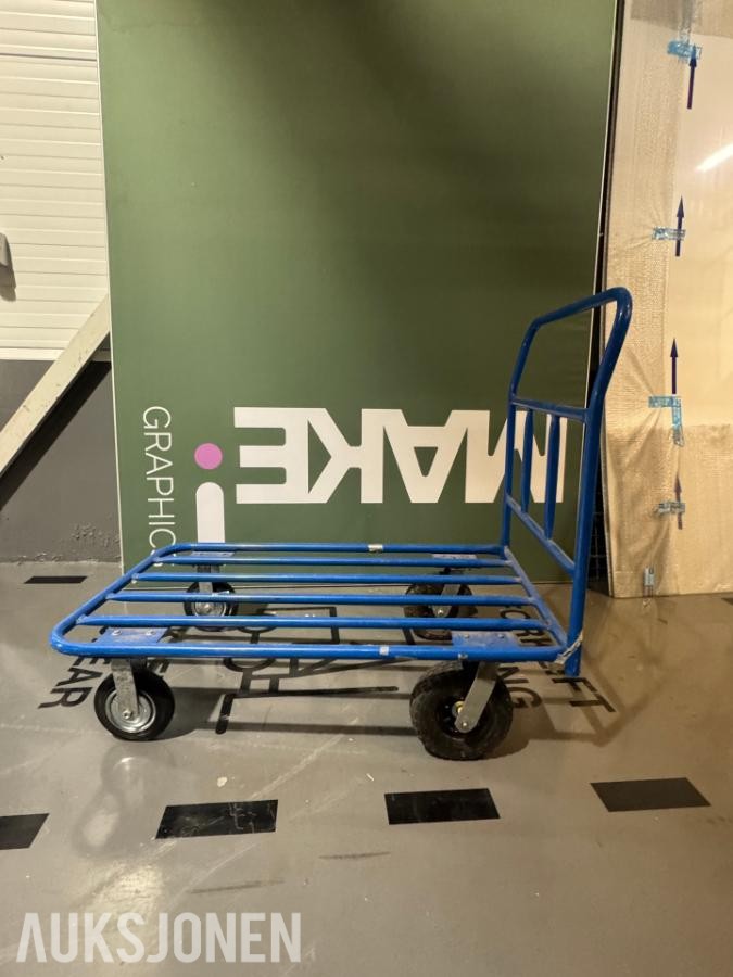 Transporttralle / plattformvogn med håndtak