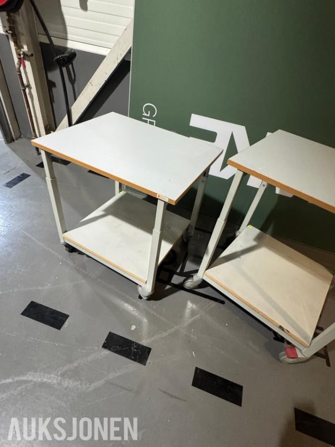 2 stk. transportbord med justerbar høyde