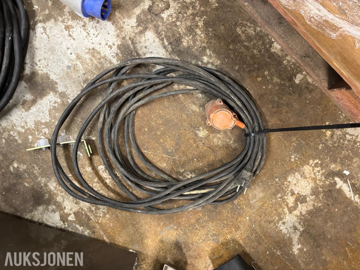 Flygt DXG 25-11T pumpe, Bauer hurtigkoblinger 6" og diverse kabler