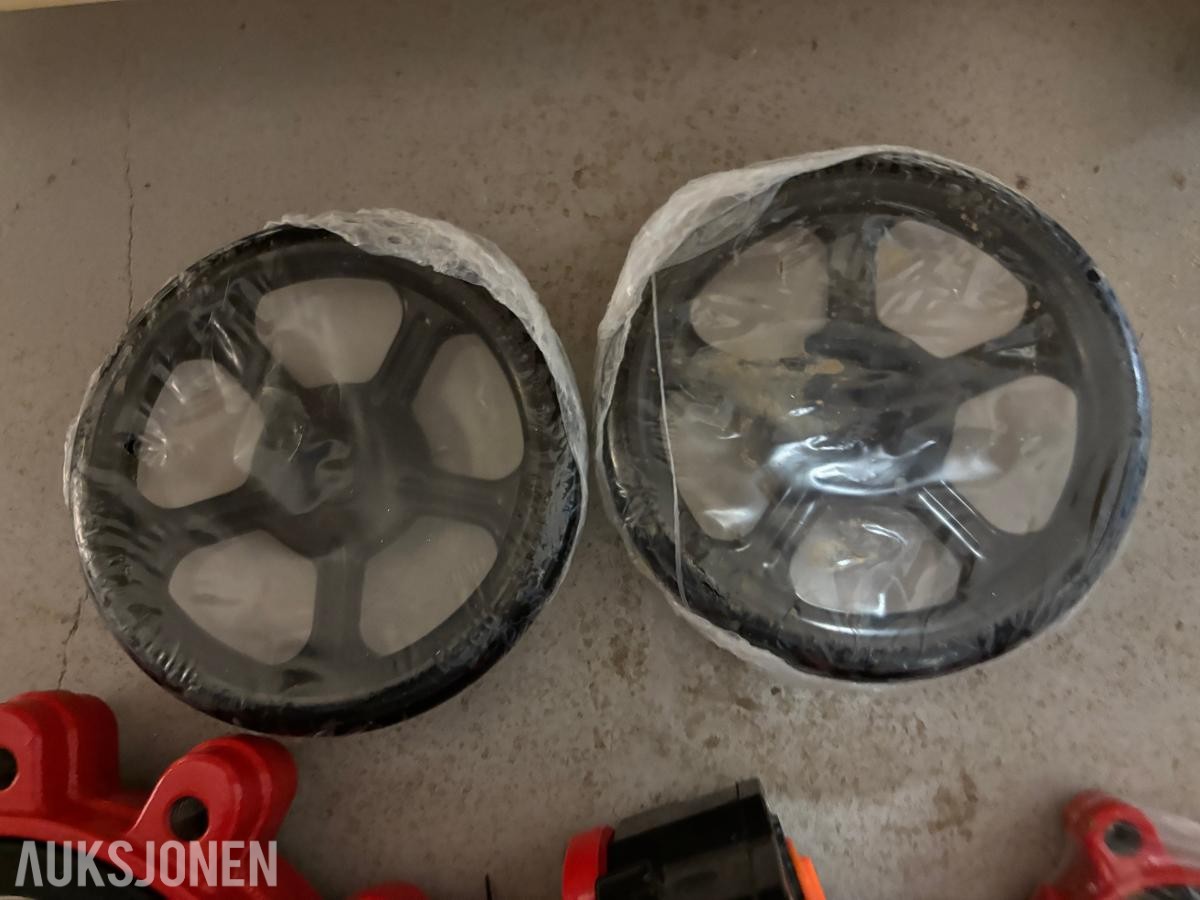 Parti med 15 Pneumatiske Luftstyringer og 4 Butterflyventiler DN50/DN250 - Ubrukt