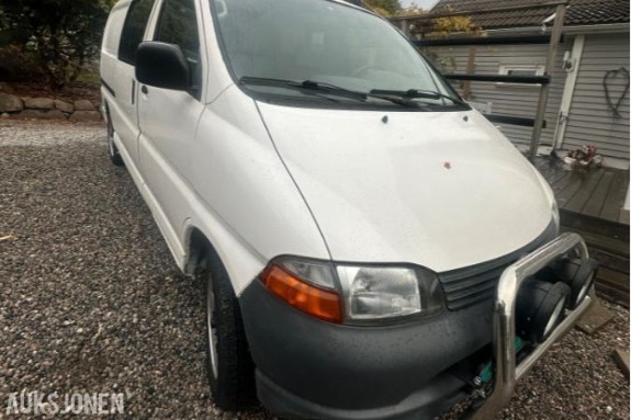 2004 Toyota HiAce 2.5 Diesel 102hk 4WD Hengerfeste, Kupevarmer, EU ok til 06.2028