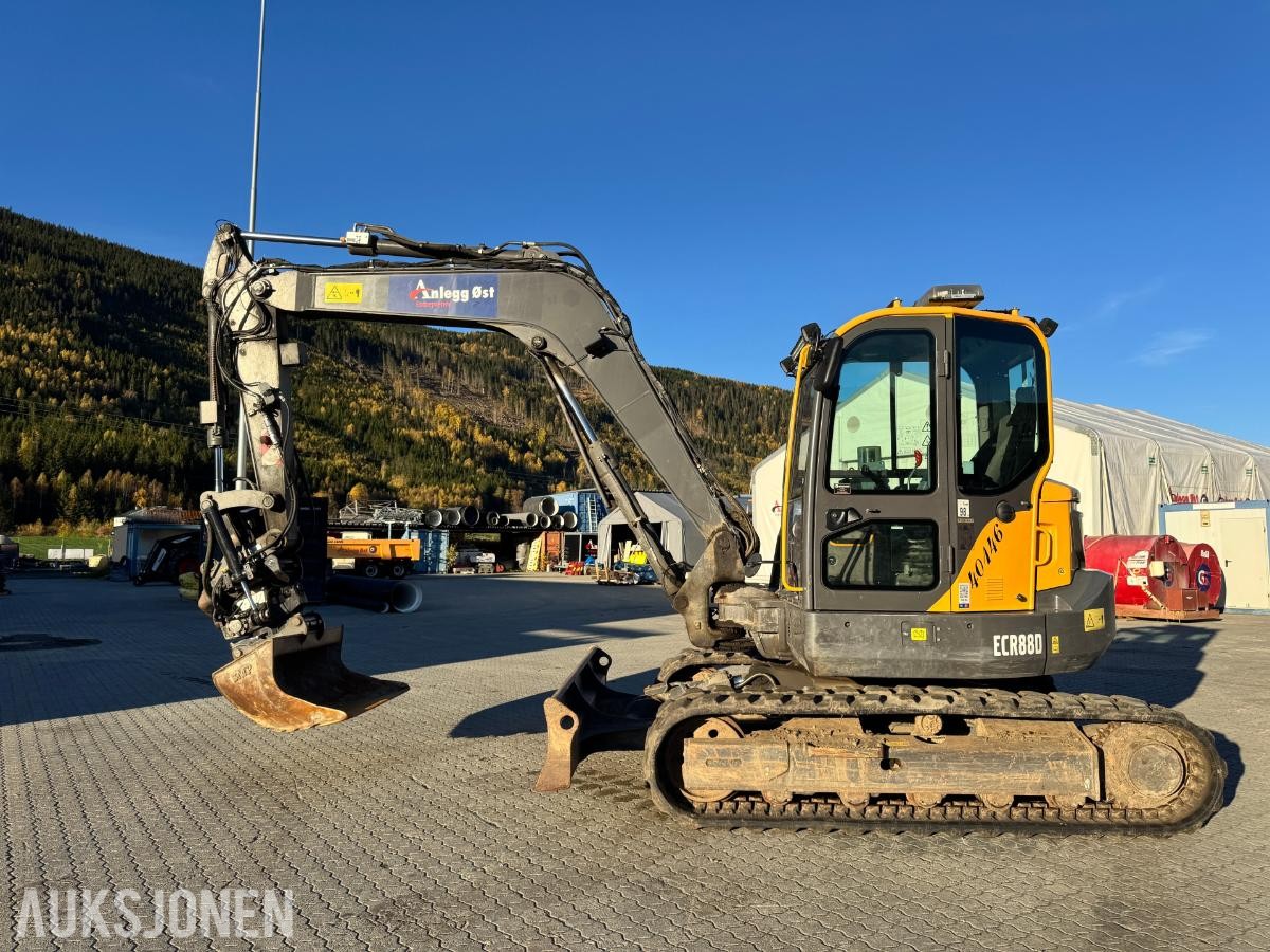 2019 Volvo ECR88D gravemaskin TILTROTATOR 2 SKUFFER SENTRALSMØRING