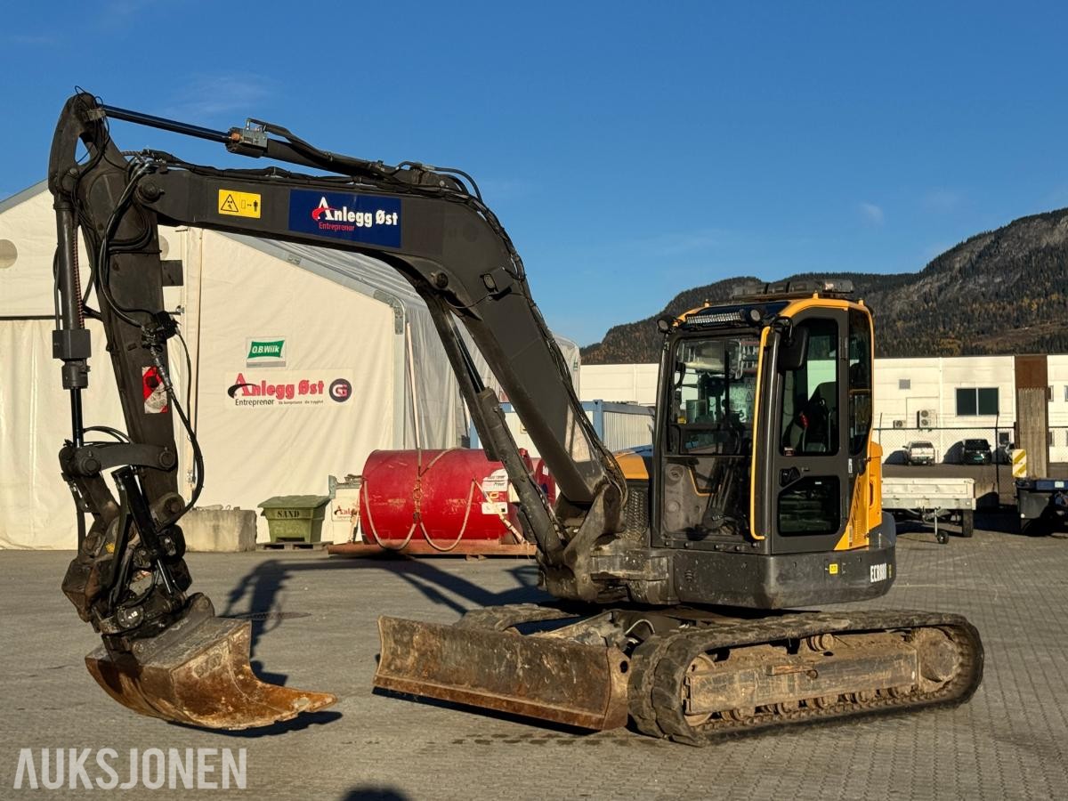 2019 Volvo ECR88D gravemaskin TILTROTATOR 2 SKUFFER SENTRALSMØRING