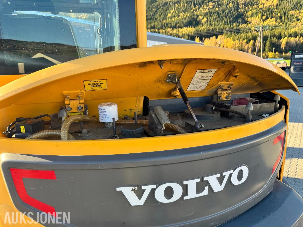 2019 Volvo ECR88D gravemaskin TILTROTATOR 2 SKUFFER SENTRALSMØRING