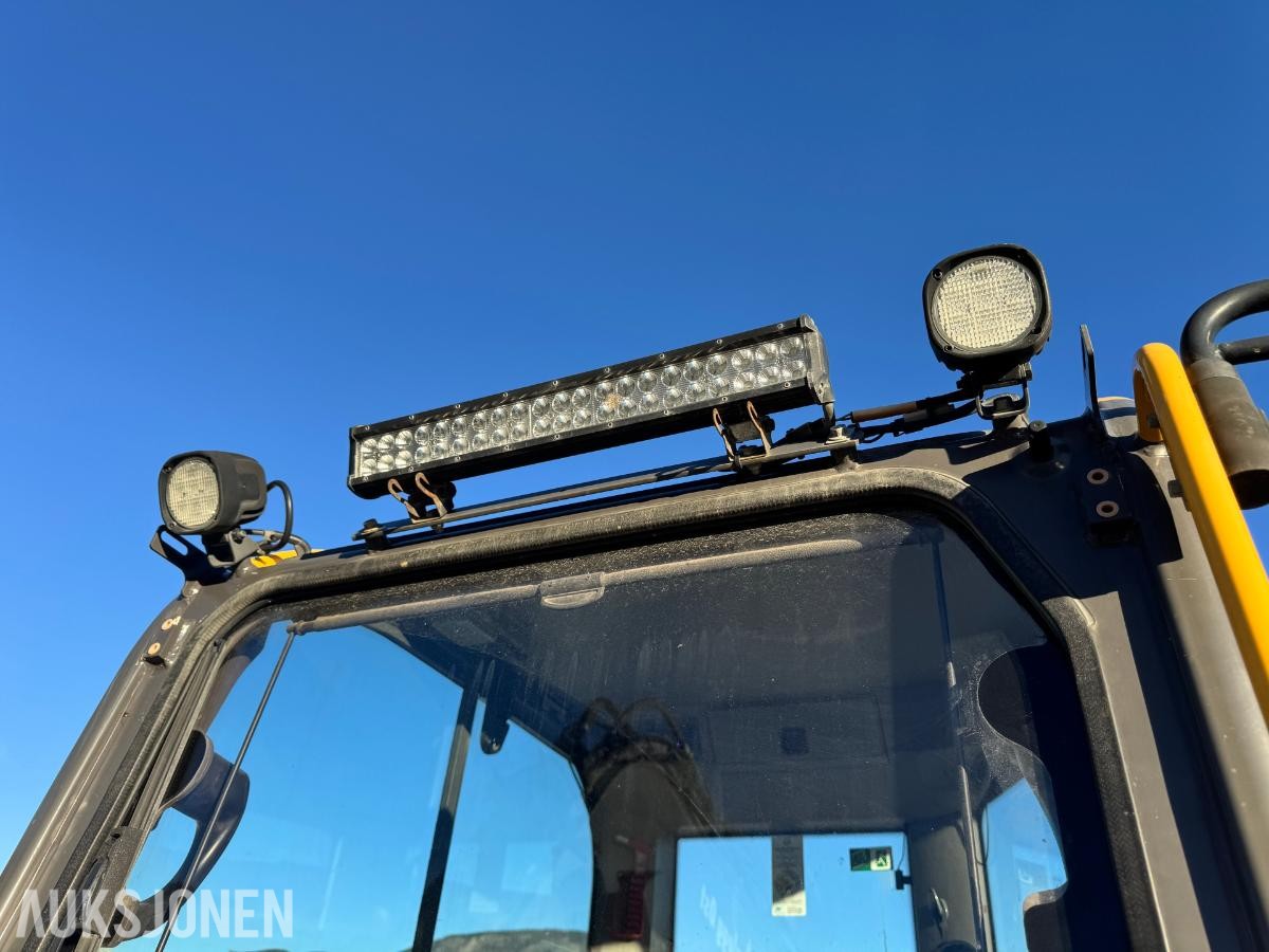 2019 Volvo ECR88D gravemaskin TILTROTATOR 2 SKUFFER SENTRALSMØRING