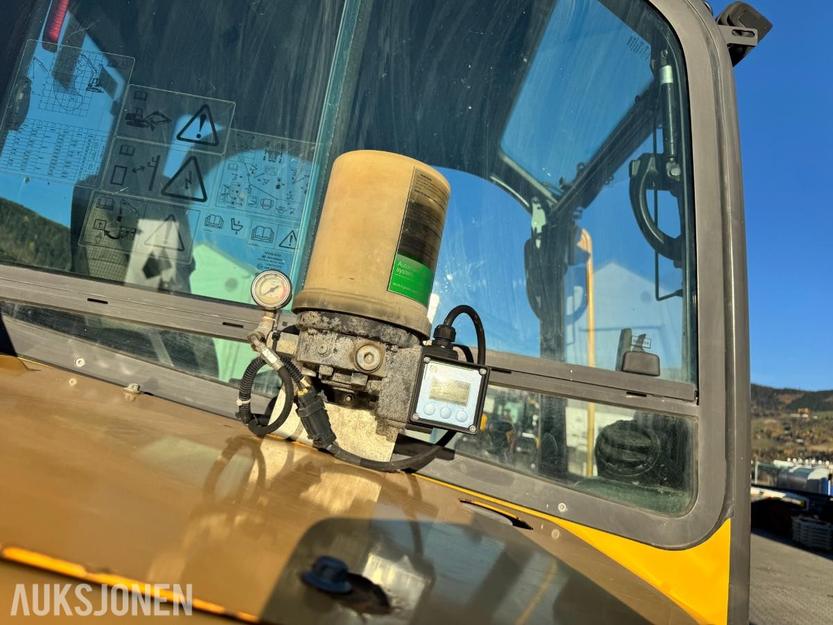 2019 Volvo ECR88D gravemaskin TILTROTATOR 2 SKUFFER SENTRALSMØRING