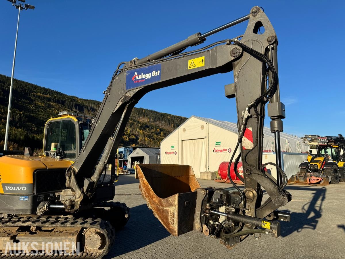 2019 Volvo ECR88D gravemaskin TILTROTATOR 2 SKUFFER SENTRALSMØRING