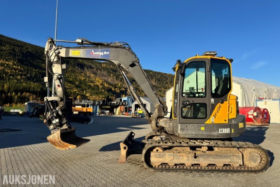 2019 Volvo ECR88D gravemaskin TILTROTATOR 2 SKUFFER SENTRALSMØRING