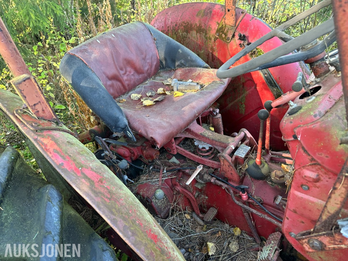 Volvo BM 400 Traktor, rep.objekt